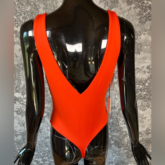 Babaton Contour Deep V-Neck Bodysuit - Picture 2 of 6